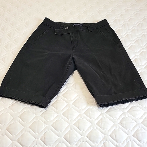 Bandolino Pants - Vintage (Used) Bandolino Black Cotton Twill Shorts - Size 6